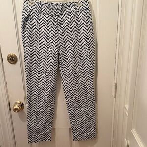 Love! these Ann Taylor Black and White Zigzag Cotton Pants, sz 2, great fabric